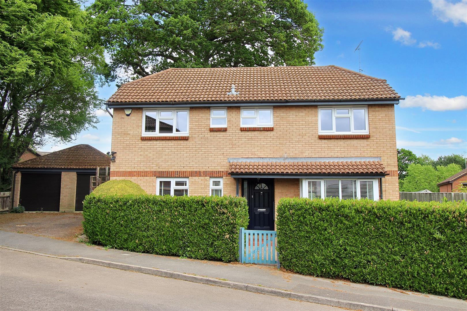 4 bed property in Huscarle Way, Reading